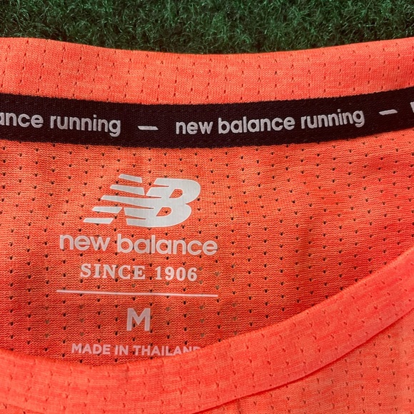 New balance running work out shirt - Picture 2 of 6